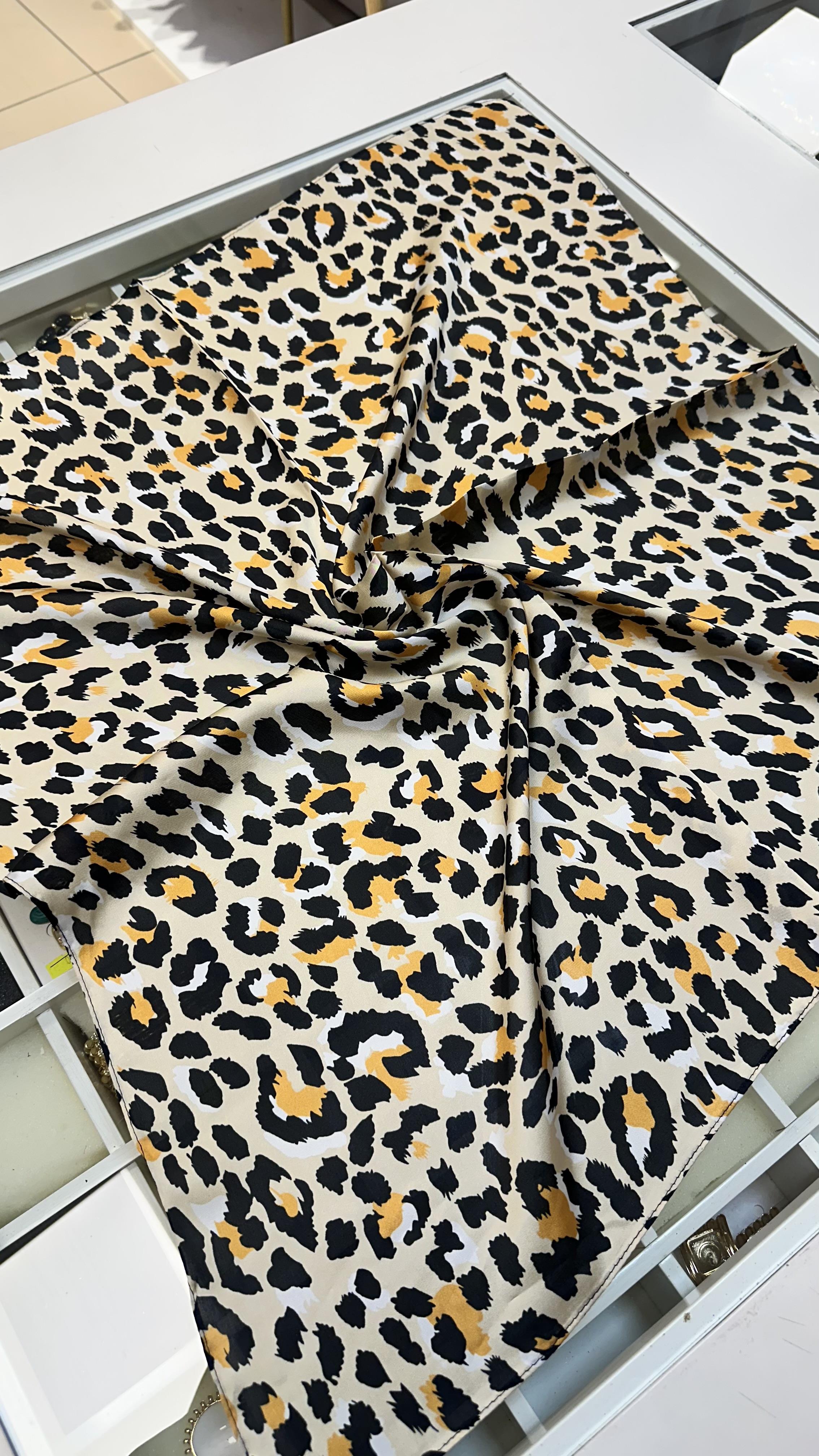 LEOPAR DESEN İPEK SATEN ŞAL BEJ