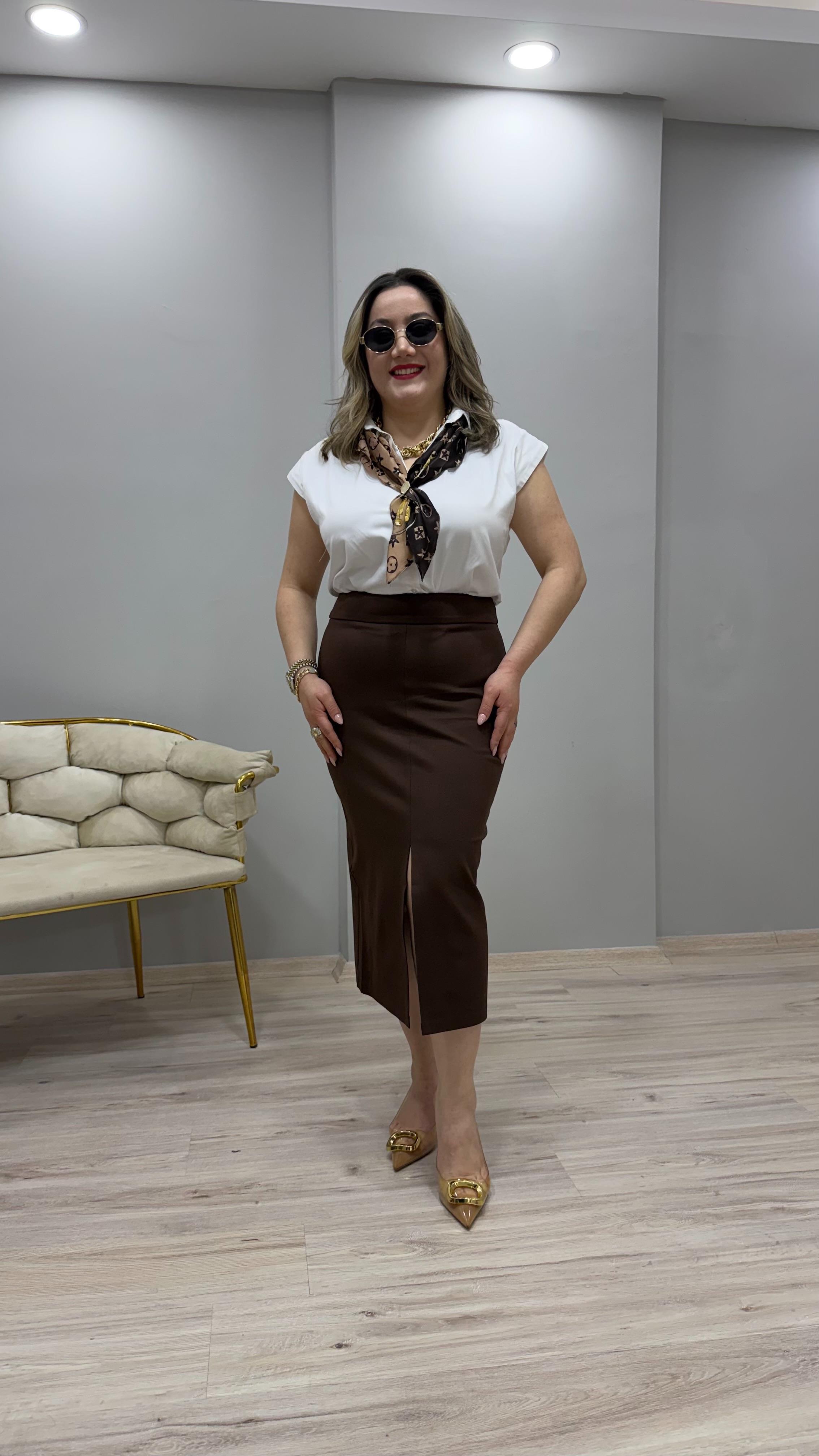 ÖNDEN YIRTMAÇLI LİKRALI KALEM ETEK KAHVE