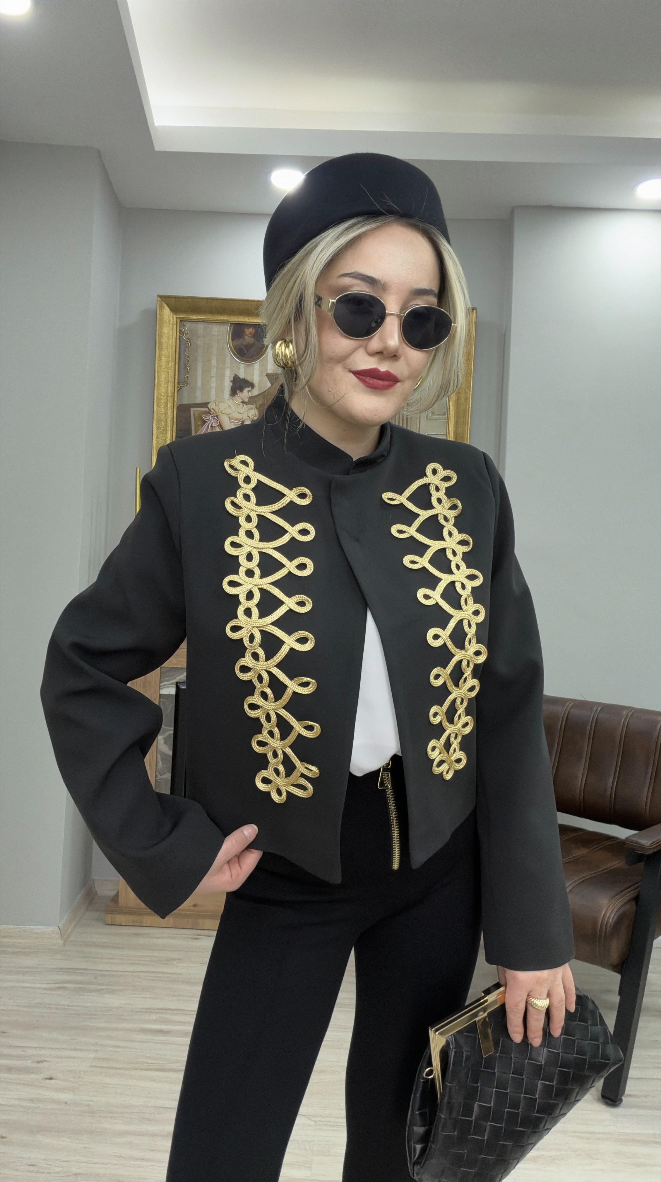 SIRMA NAKIŞLI DÜĞMELİ CROP CEKET
