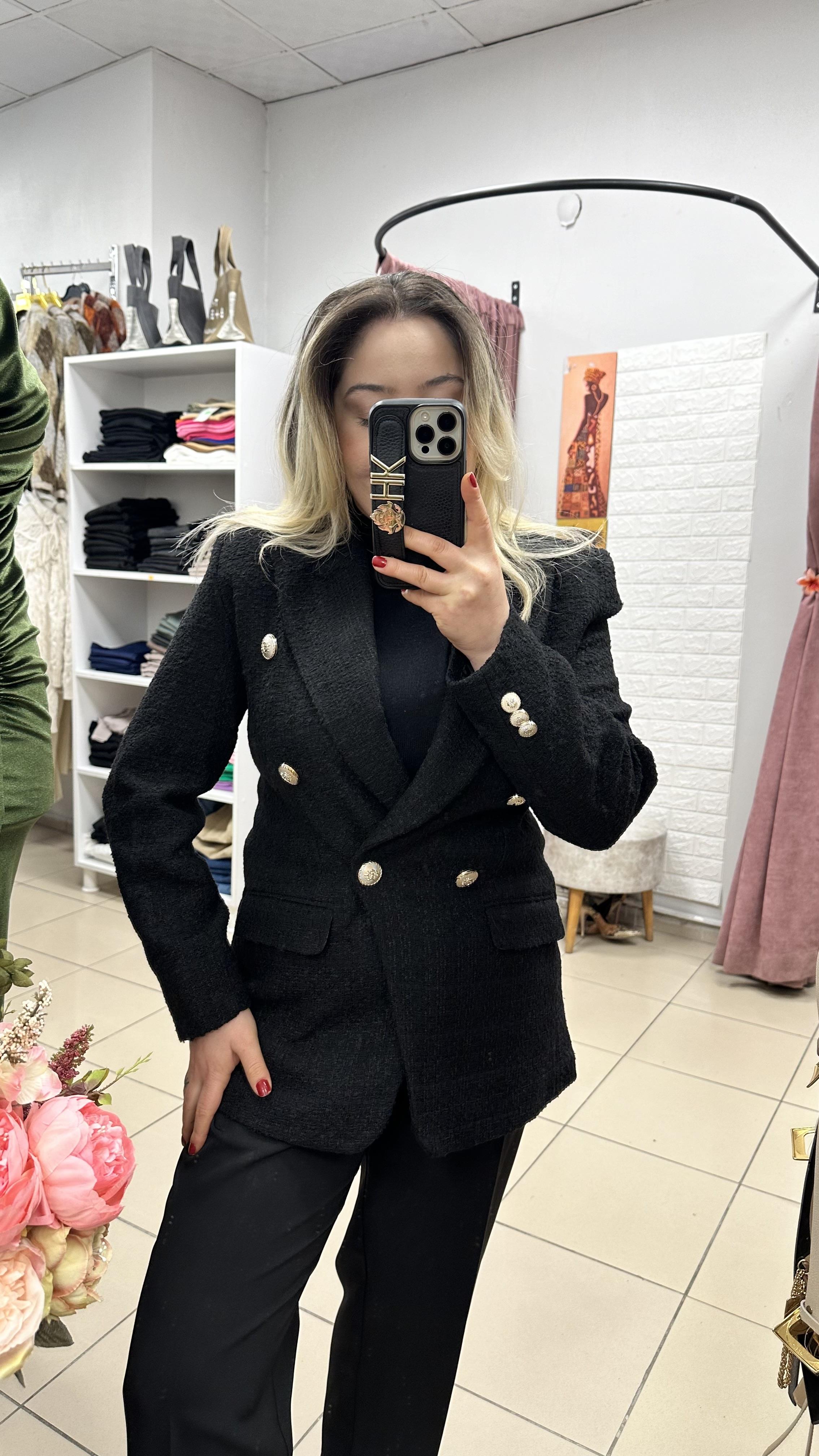 Siyah kruvaze yaka tüvit ceket