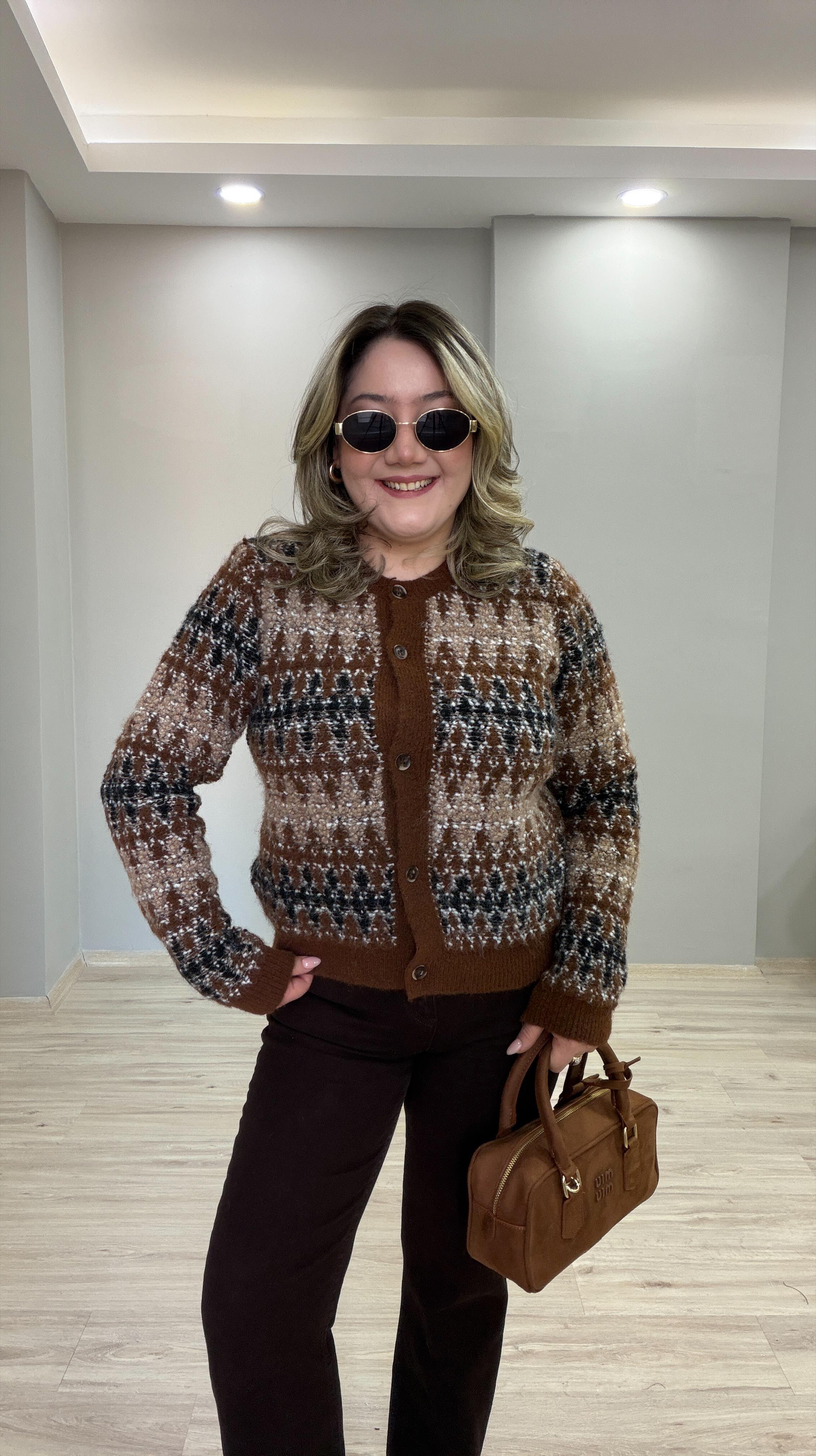 YAKARLI DÜĞMELİ HIRKA CAMEL