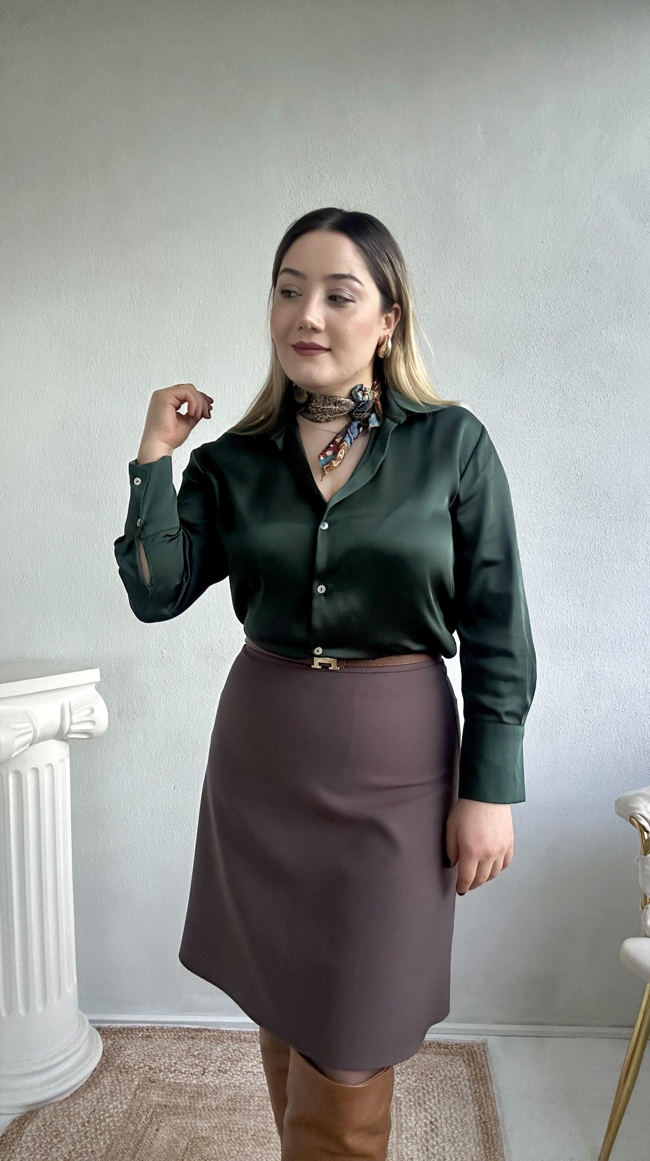 Zümrüt yeşili pamuk saten gömlek