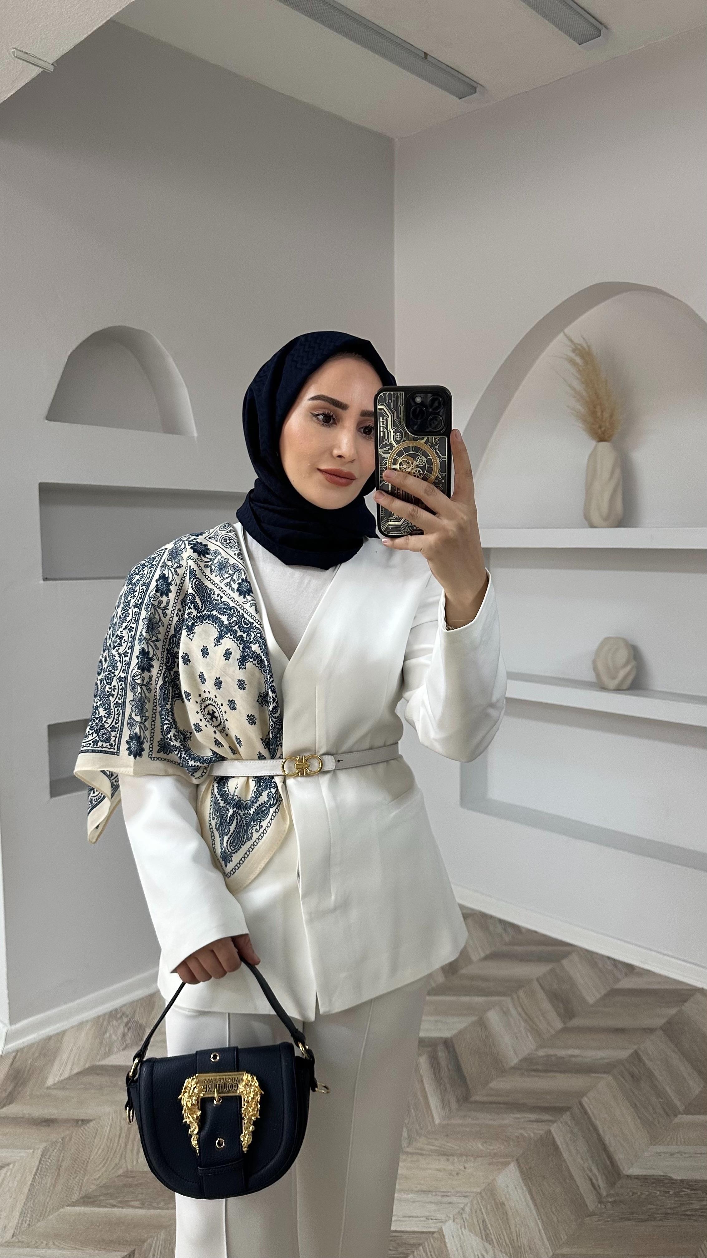 Fularlı ceket beyaz 