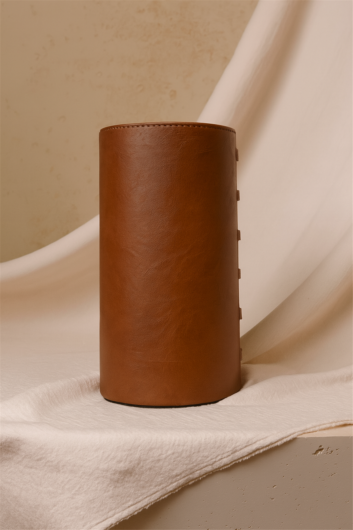 Orta Boy Deri Vazo Kahve