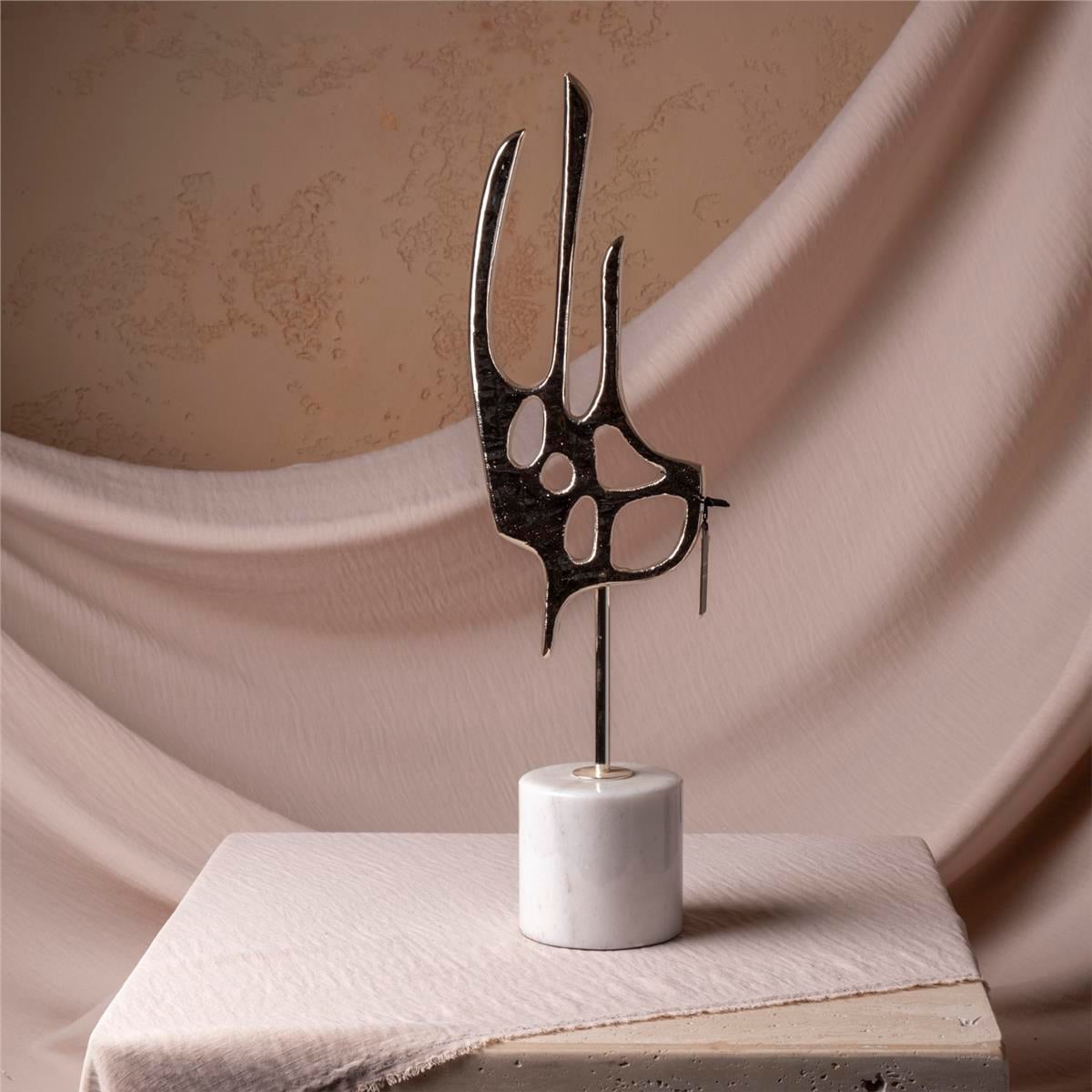 Beyaz Mermer Kaideli Krom Soyut El Obje