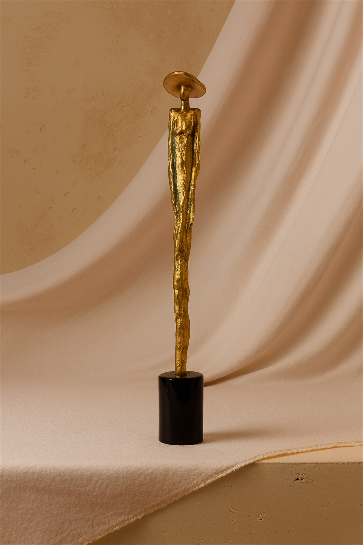 Şapkalı Kadın Büyük Boy