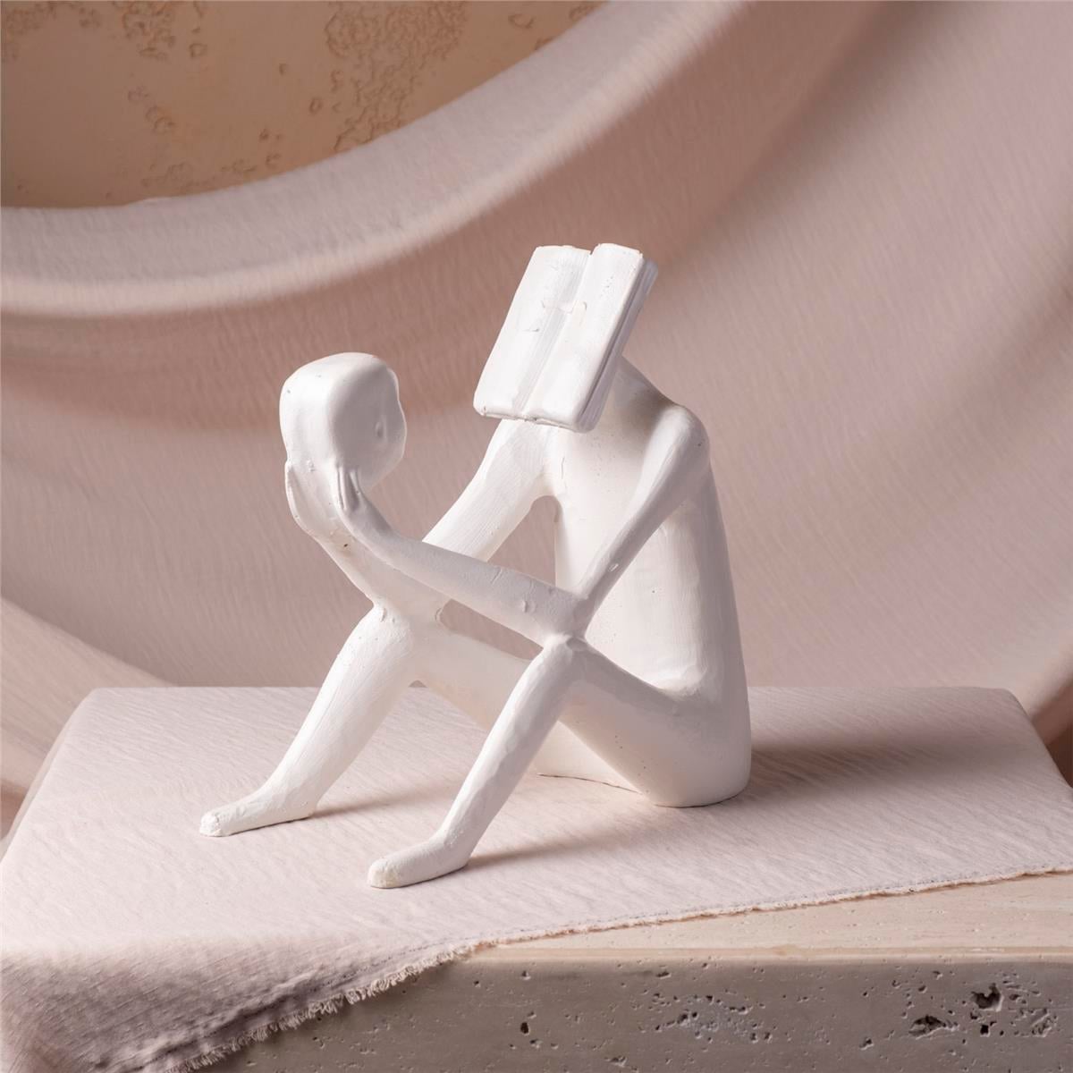 Kitap Okuyan Adam Beyaz