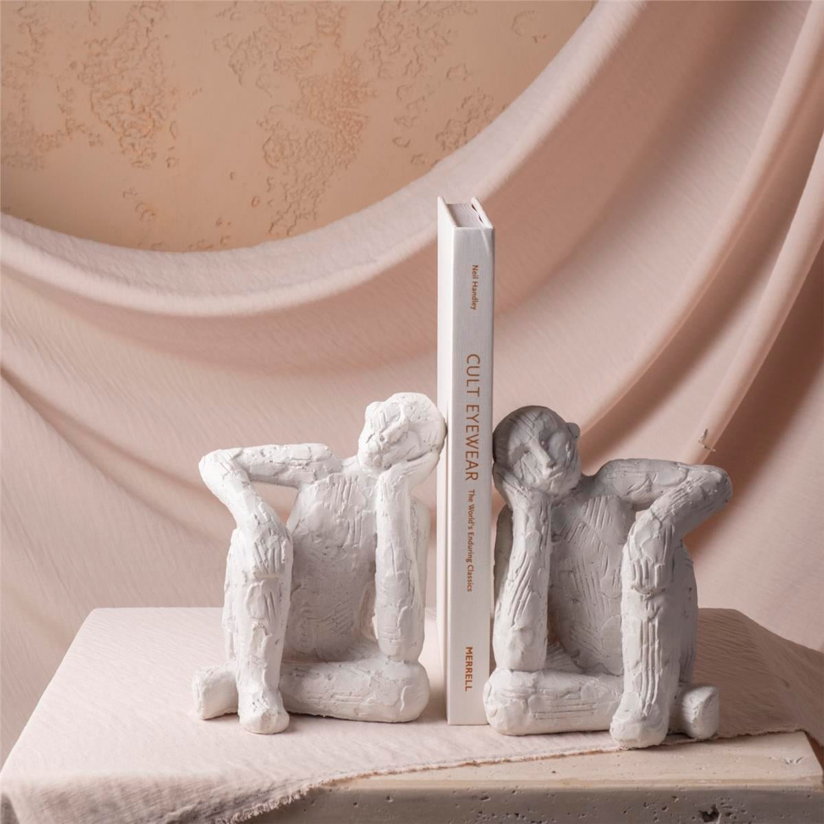 Beyaz Heykel Adam Kitap Tutucu