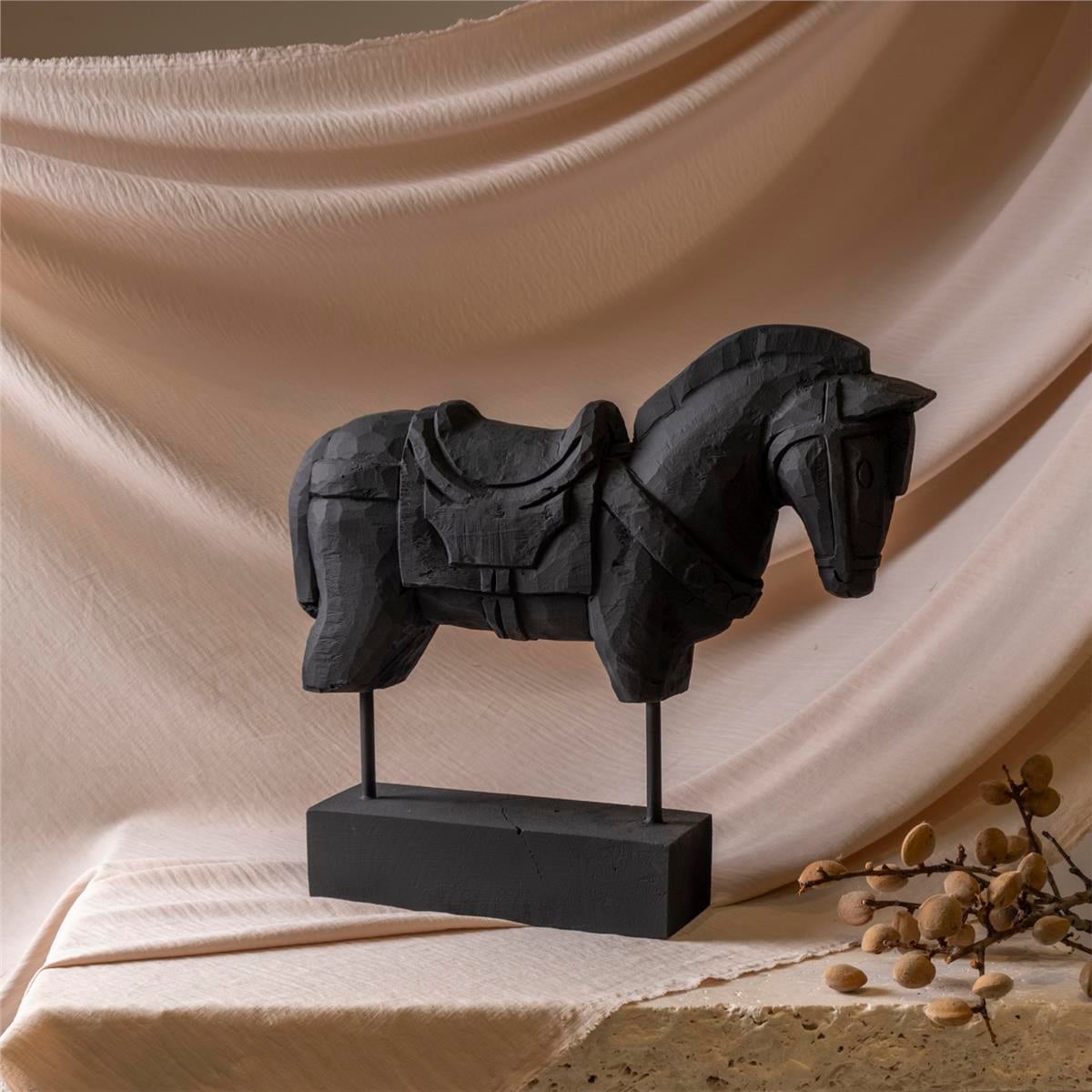  Siyah Müze Dekor At 