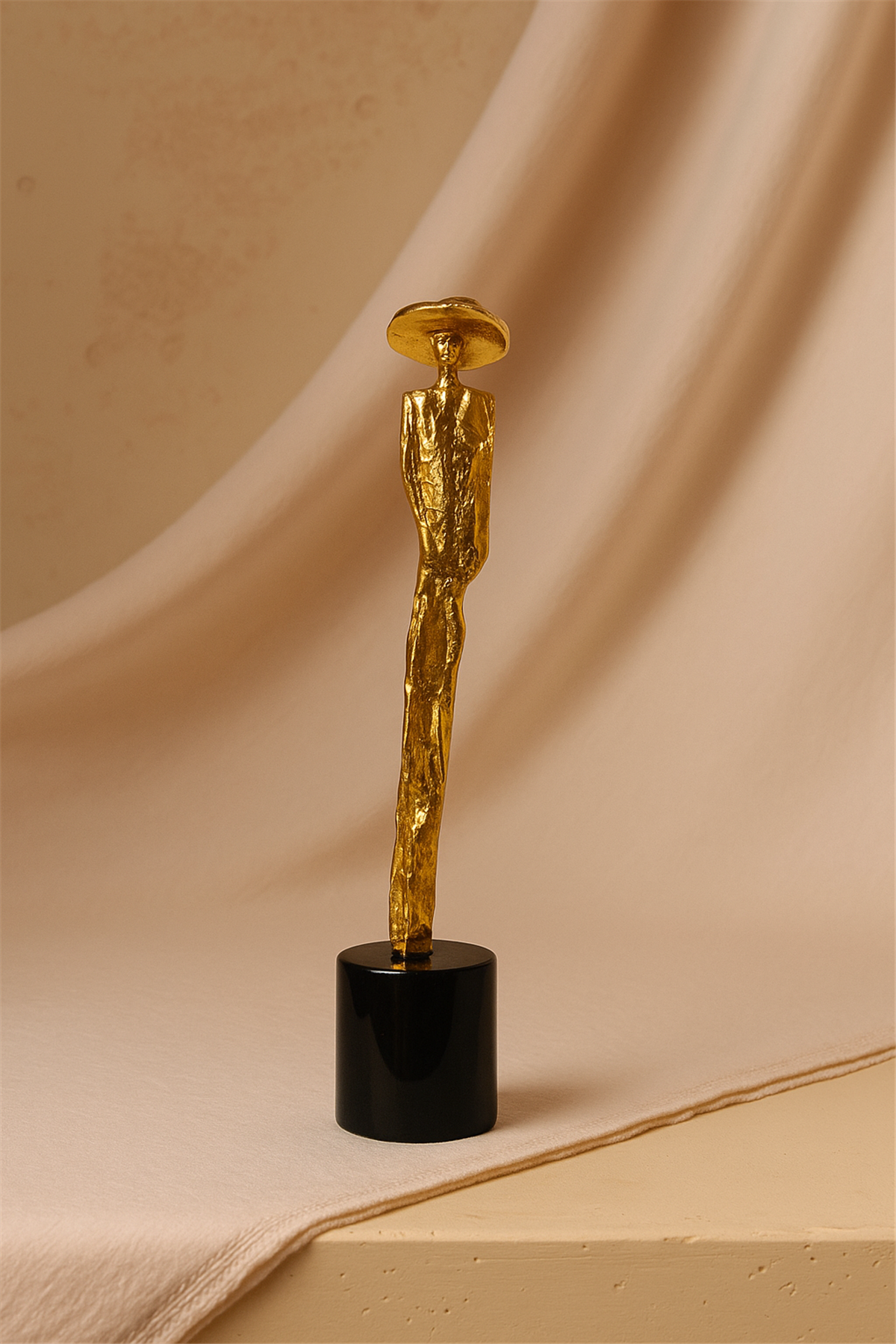 Şapkalı Kadın Küçük Boy