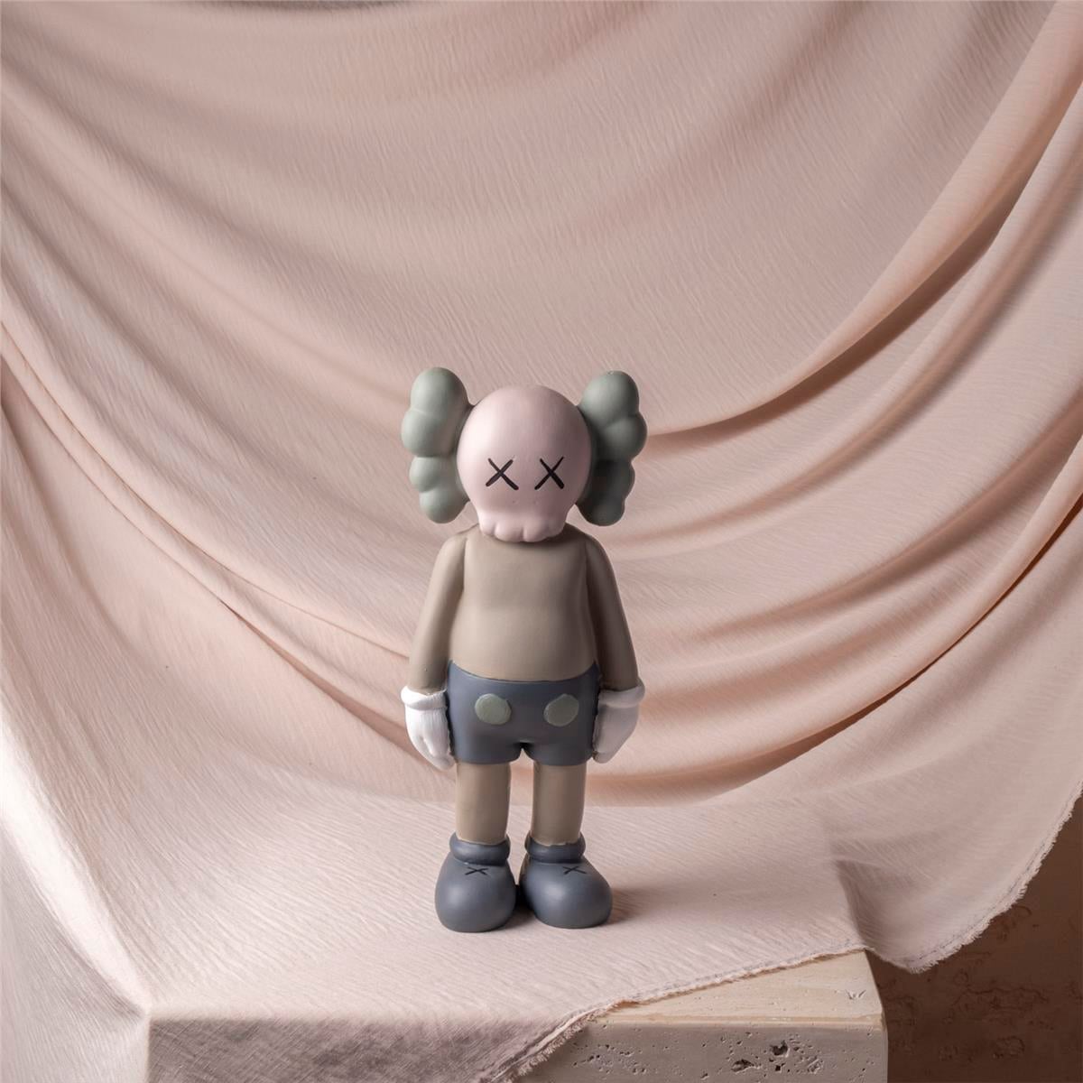 Kaws Ayakta