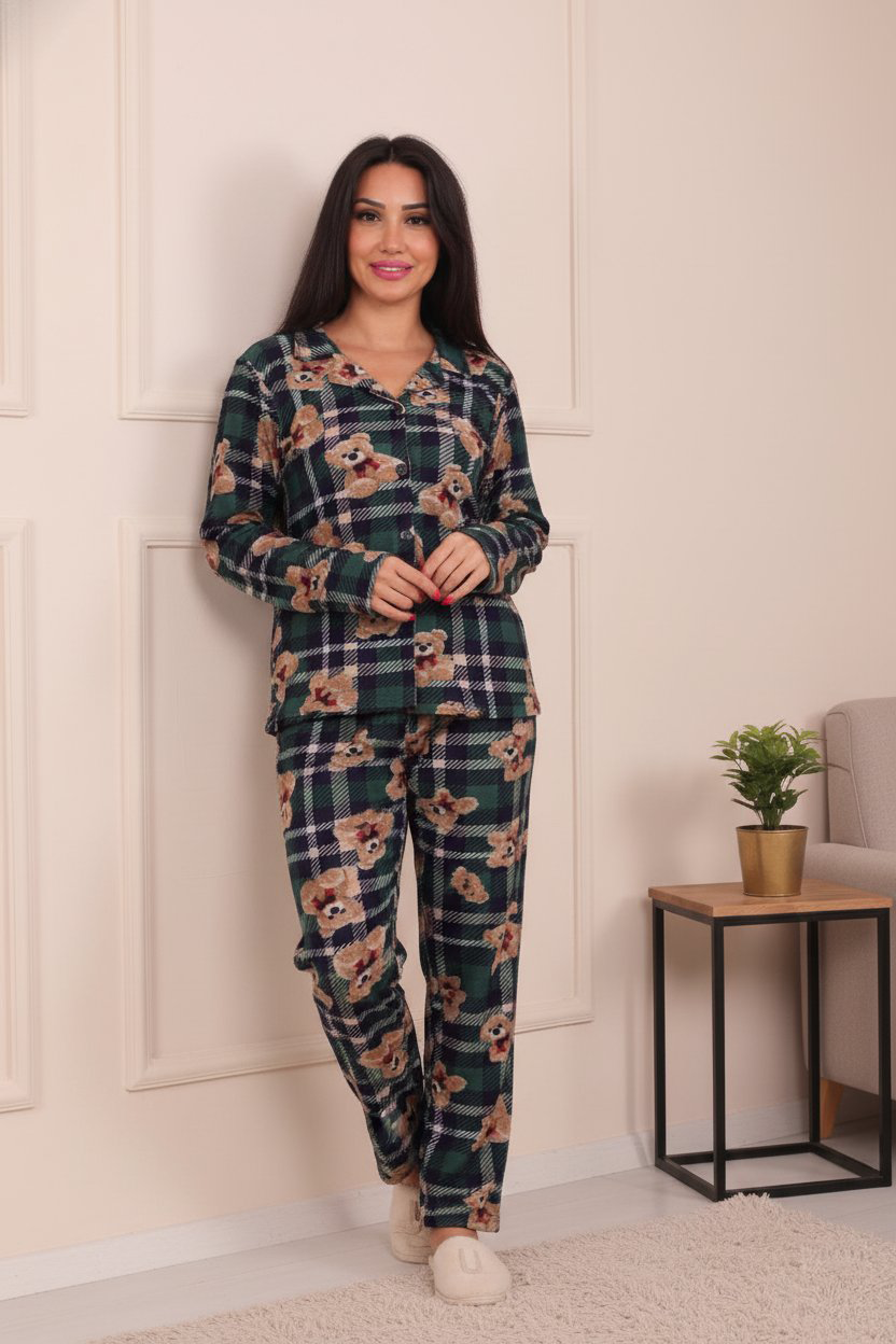 Kadın Ayıcık ve Ekose Desenli Desenli Önü Düğmeli Süet Pijama Takımı
