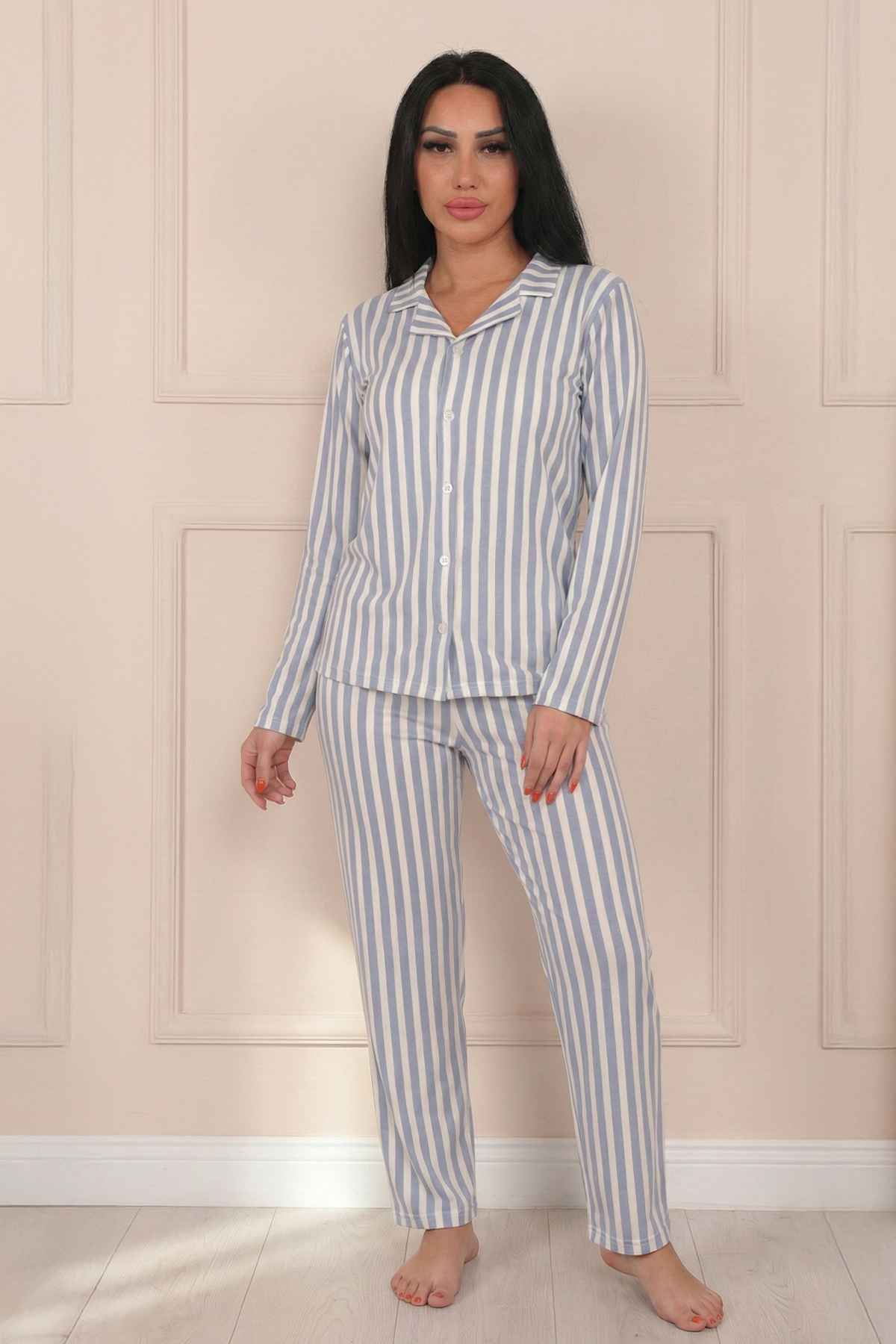Kadın Dikey Çizgi Desenli Önü Düğmeli Süet Pijama Takımı
