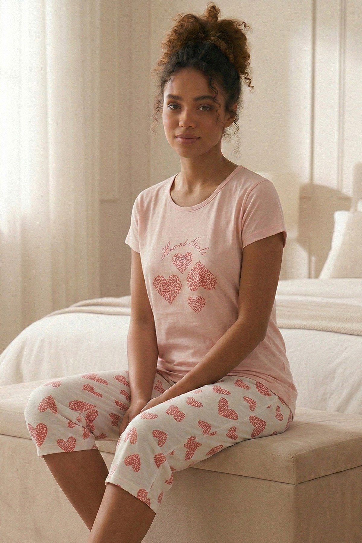 Kadın Heart Girl Sloganlı Bisiklet Yaka Kısa Kol Altı Ekoseli Kapri Penye Pijama Takımı