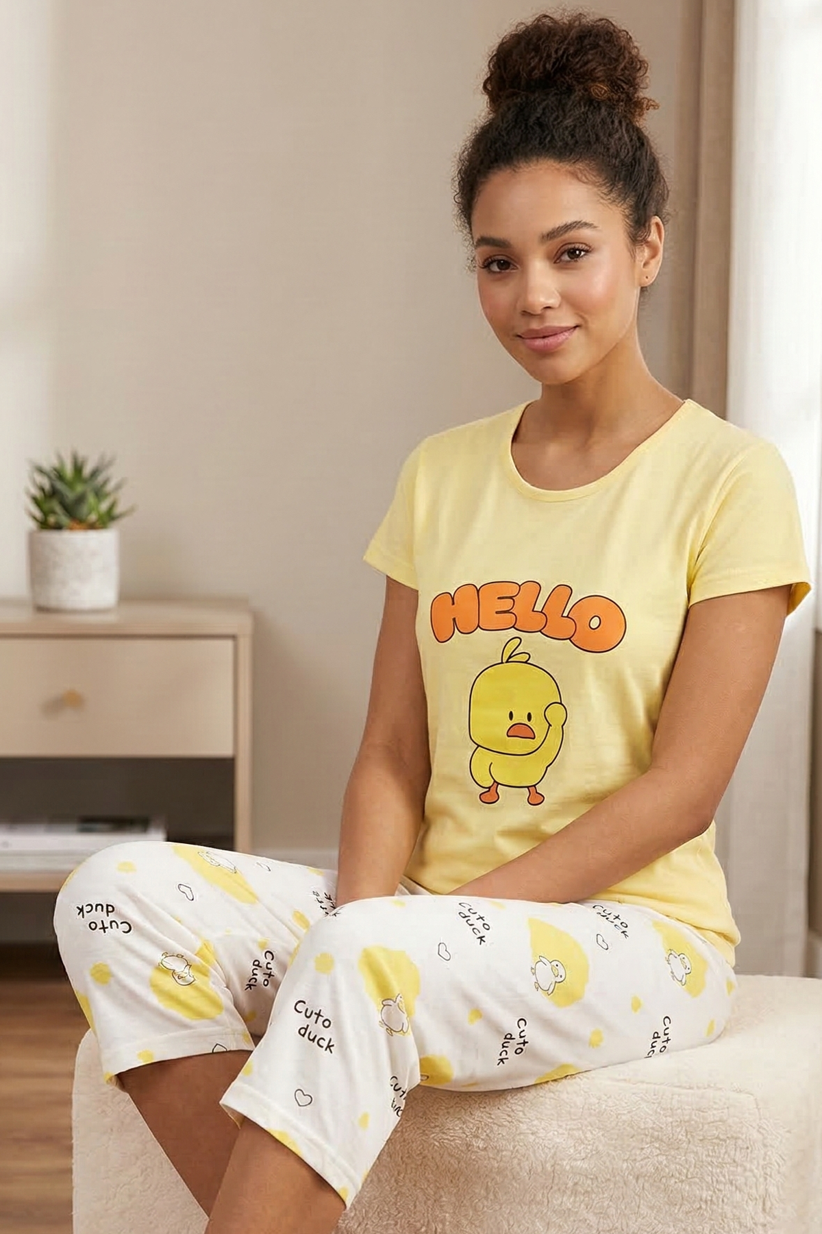 Kadın Hello Slogan Baskılı Bisiklet Yaka Kısa Kol Altı Kalp Desenli Kapri Penye Pijama Takımı