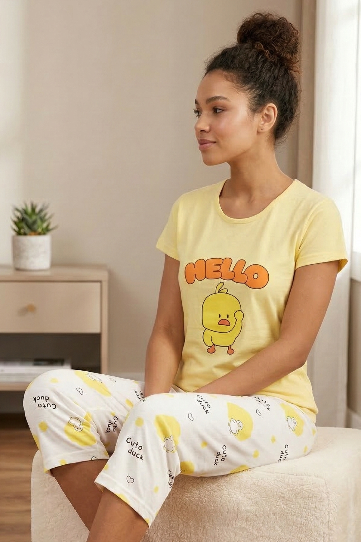 Kadın Hello Slogan Baskılı Bisiklet Yaka Kısa Kol Altı Kalp Desenli Kapri Penye Pijama Takımı