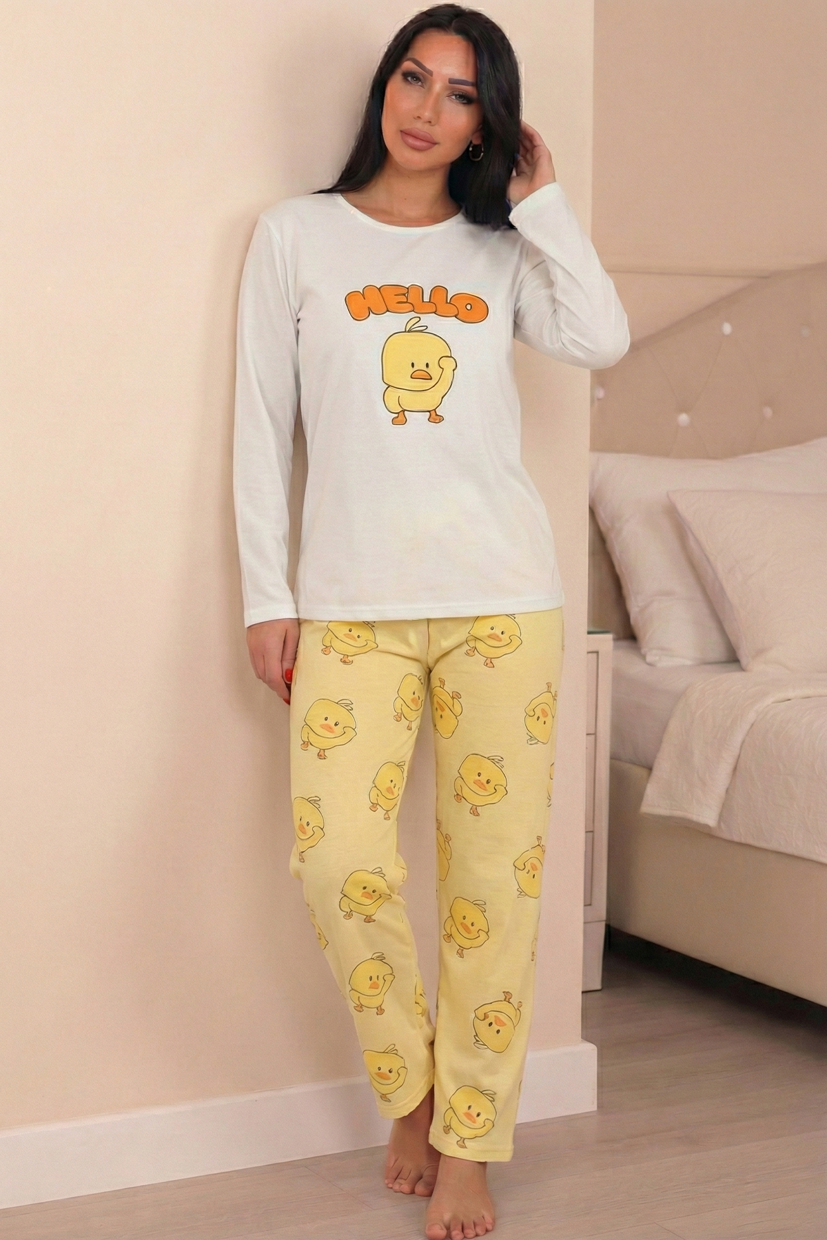 Kadın Hello Sloganlı ve Ördek Yavrusu Baskılı  Altı Desenli Bisiklet Yaka Uzun Kol Altı Uzun Penye Pijama Takımı