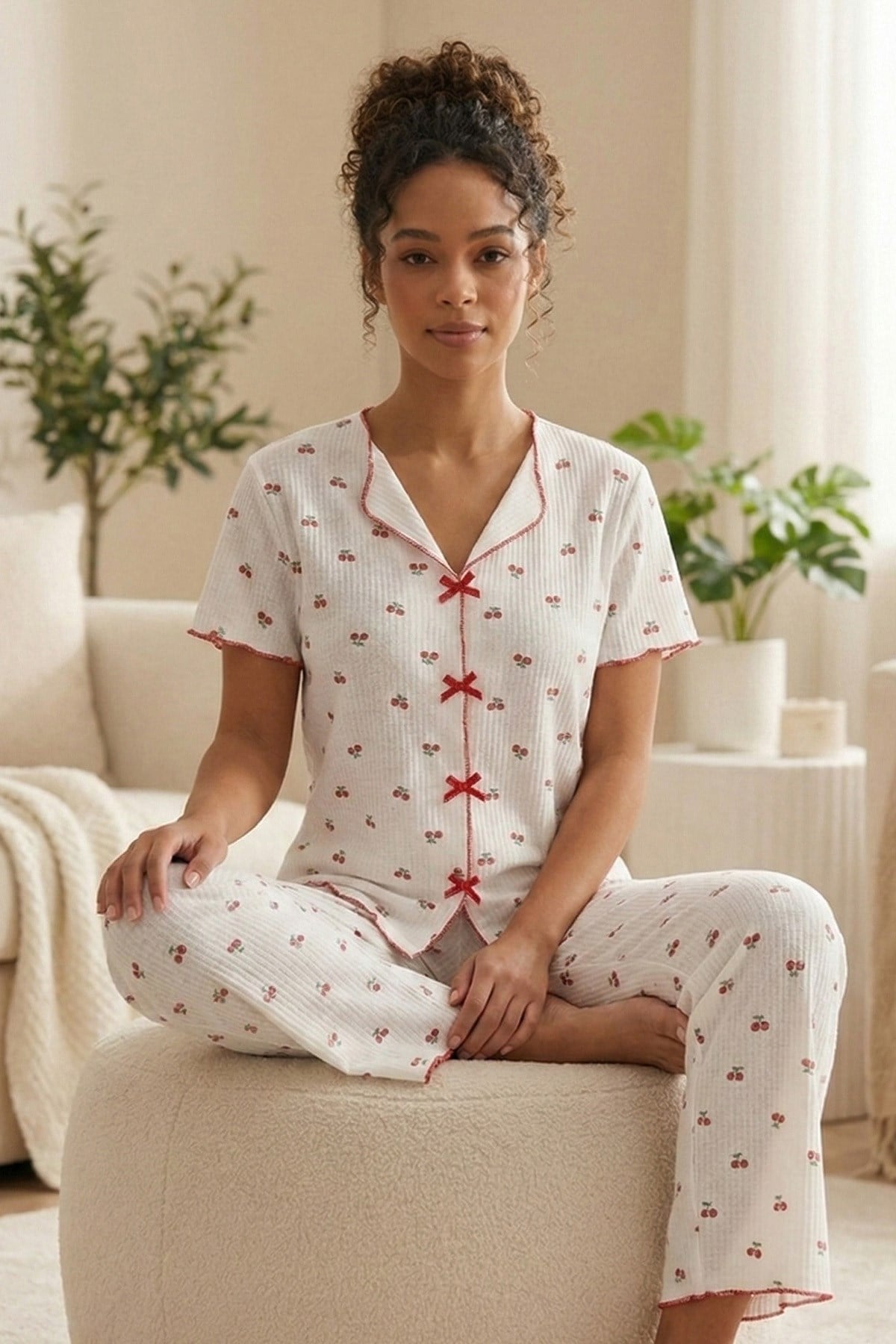 Kadın Kiraz Desenli Biyeli V Yaka Kısa Kol Altı Uzun Kaşkorse Pijama Takımı