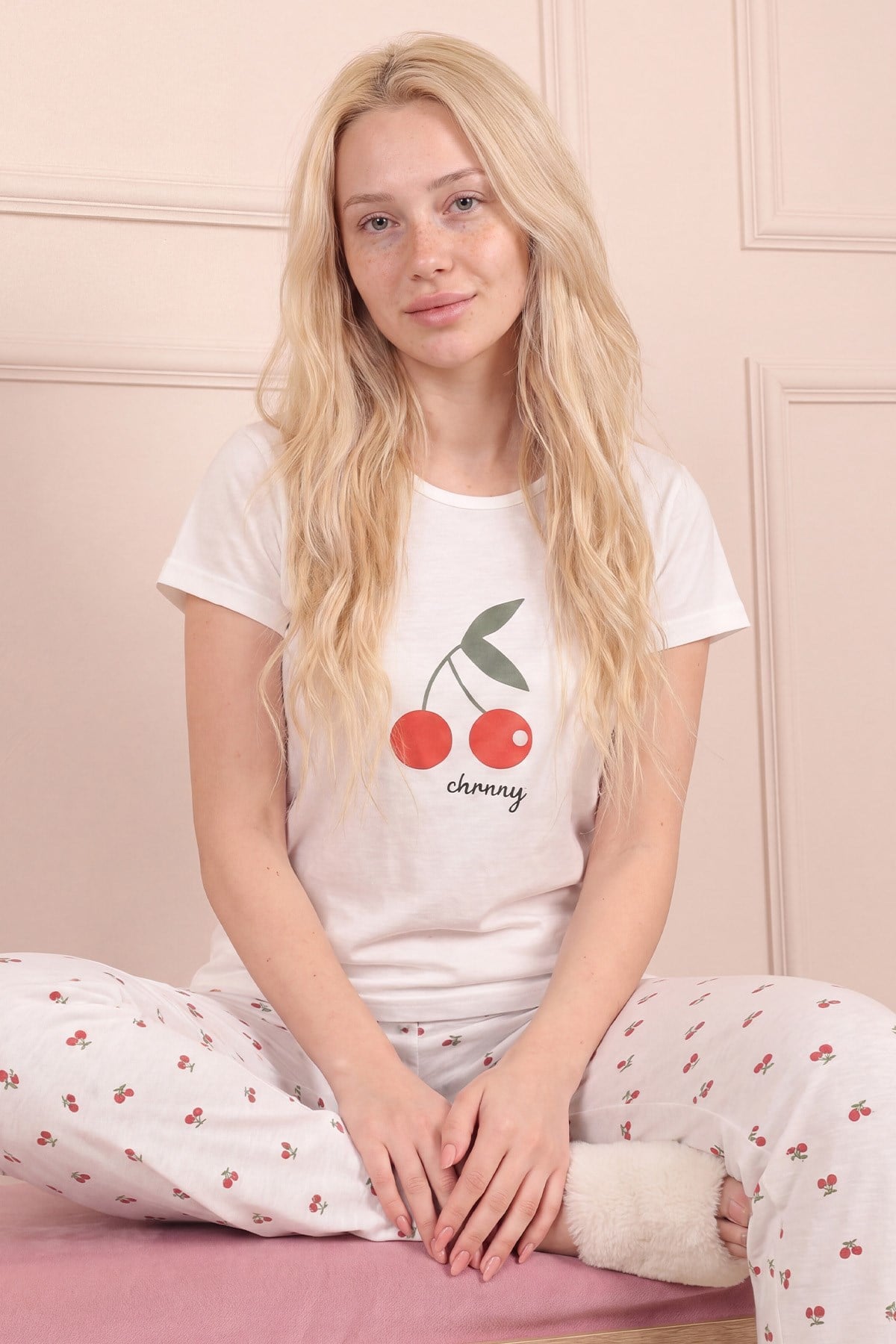 Kadın Kiraz Desenli ve Altı Desenli Penye Kısa Kollu Pijama Takımı