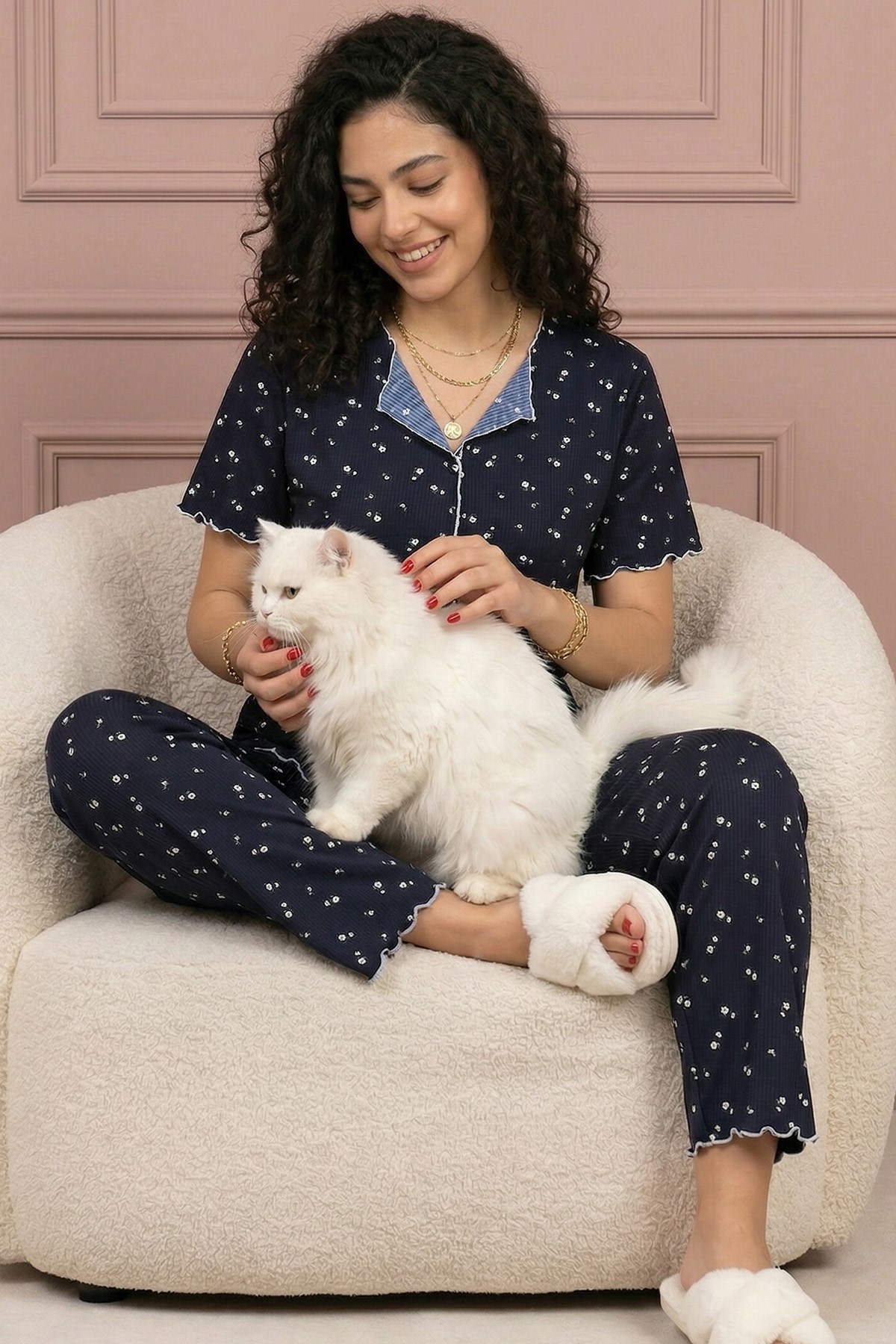 Kadın Minik Çiçekler Desenli Biyeli V Yaka Kısa Kol Altı Uzun Serin Tutan Viskon Kaşkorse Pijama Takımı