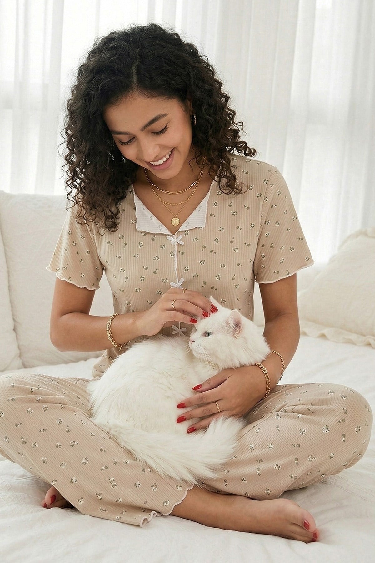 Kadın Minik Çiçekler Desenli Biyeli V Yaka Kısa Kol Altı Uzun Serin Tutan Viskon Kaşkorse Pijama Takımı