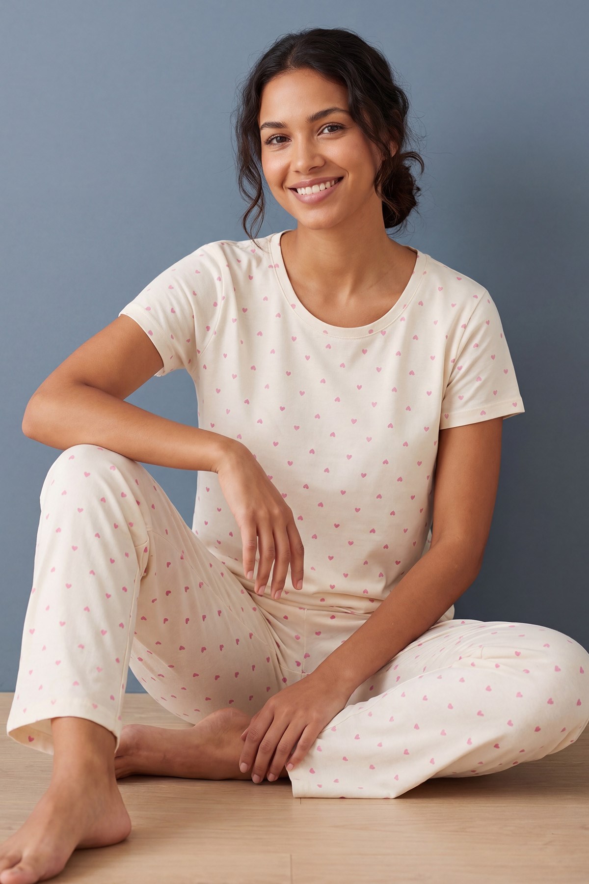 Kadın Minik Kalp Desenli Bisiklet Yaka Kısa Kol Altı Uzun Penye Pijama Takımı