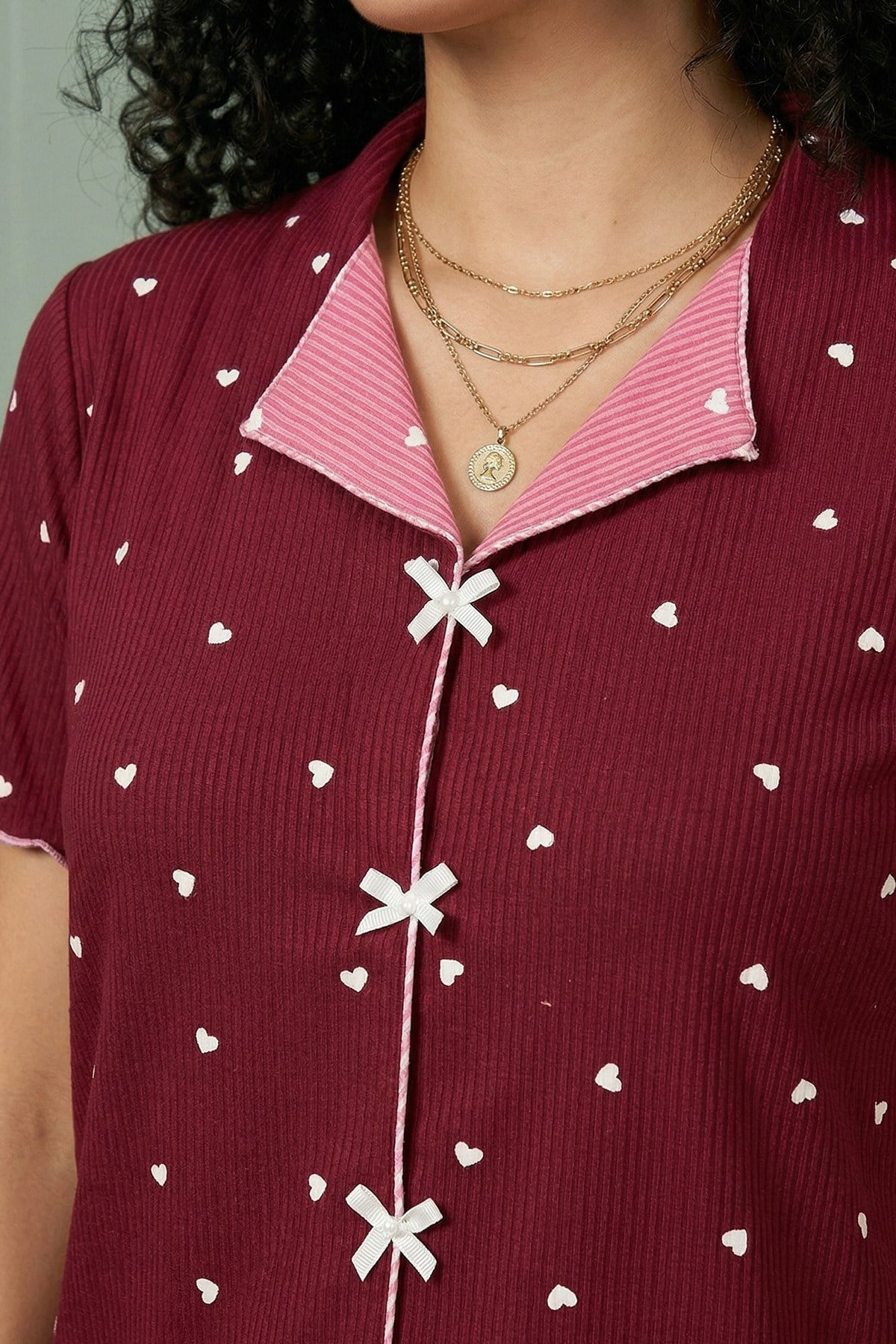 Kadın Minik Kalp Desenli Biyeli V Yaka Kısa Kol Altı Uzun Serin Tutan Viskon Kaşkorse Pijama Takımı