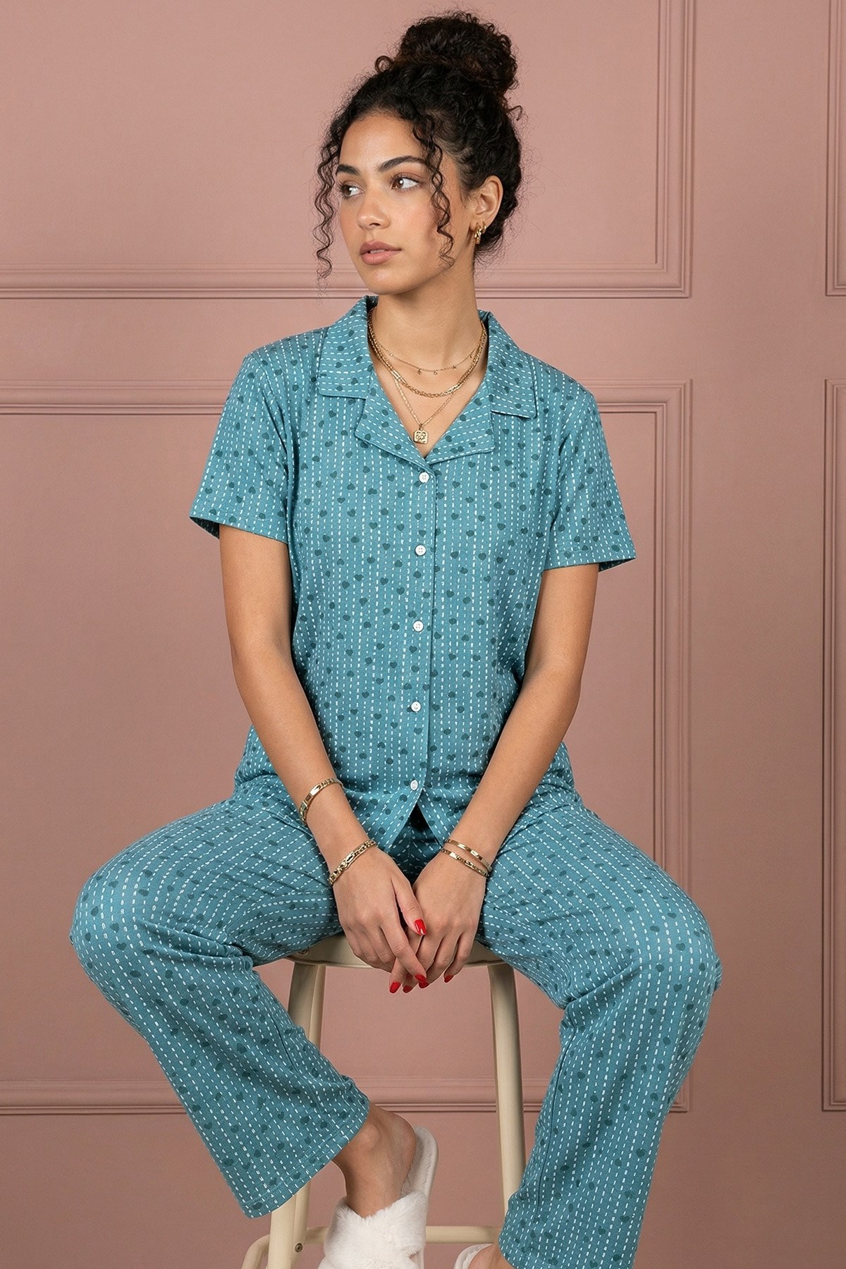 Kadın Minik Kalp Desenli Gömlek Yaka Kısa Kol Altı Uzun Serin Tutan Milan Kumaş Pijama Takımı
