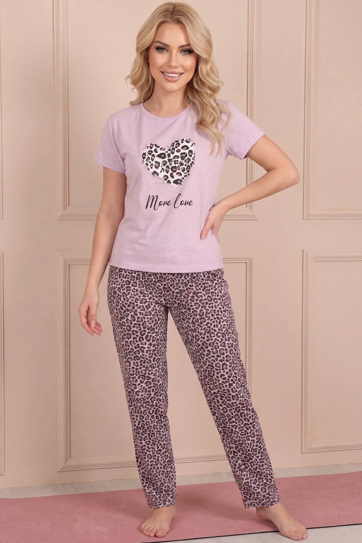 Kadın More Love Yazılı ve Altı Leopar Desenli Kısa Kollu Pijama Takımı