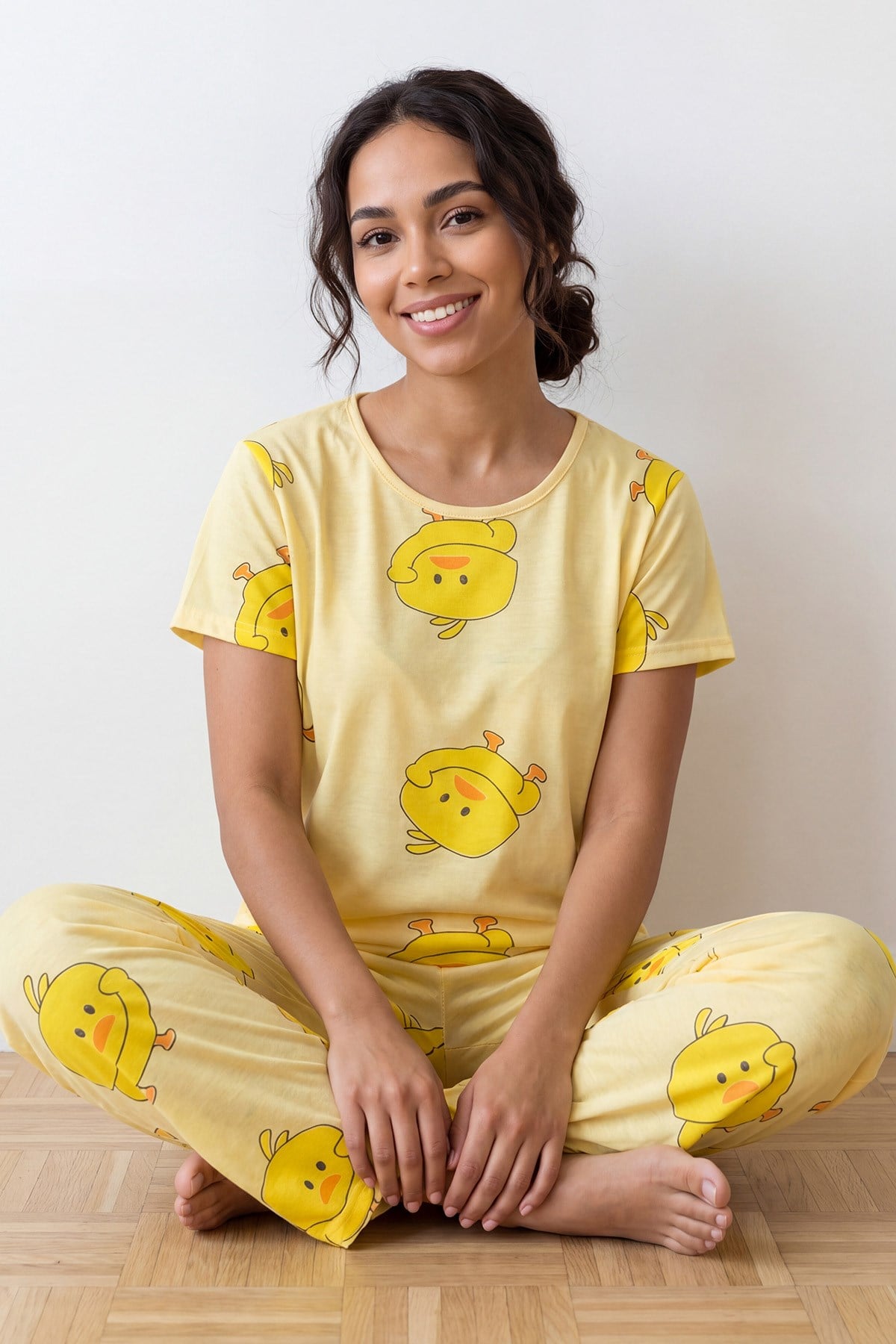 Kadın Ördek Yavrusu Desenli Bisiklet Yaka Kısa Kol Altı Uzun Penye Pijama Takımı