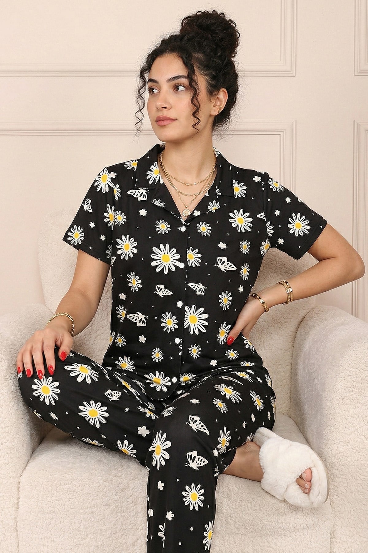 Kadın Papatya Desenli Gömlek Yaka Kısa Kol Altı Uzun Serin Tutan Milan Kumaş Pijama Takımı