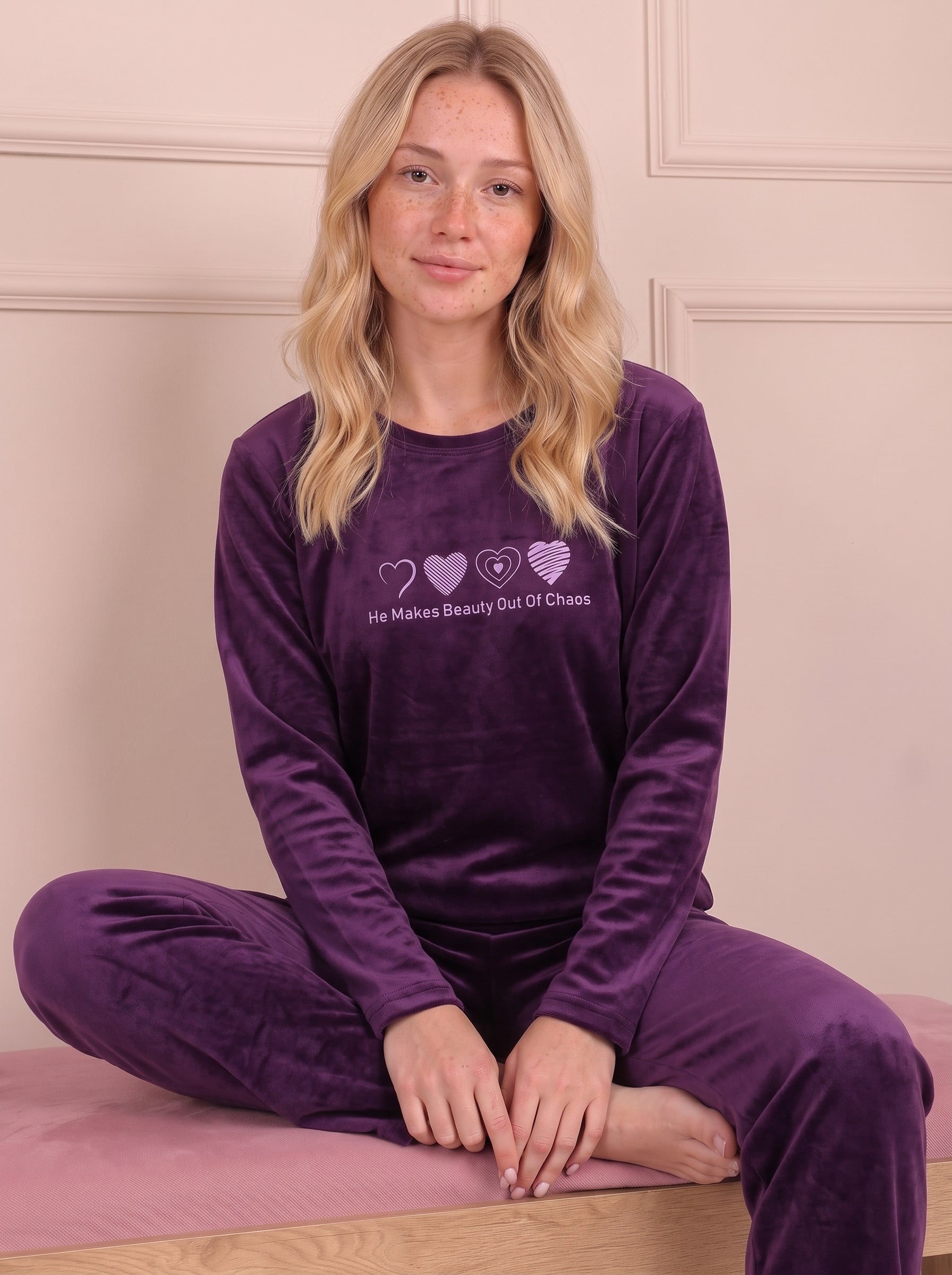 Kadın Sloganlı Uzun Kollu  Kadife Pijama Takımı