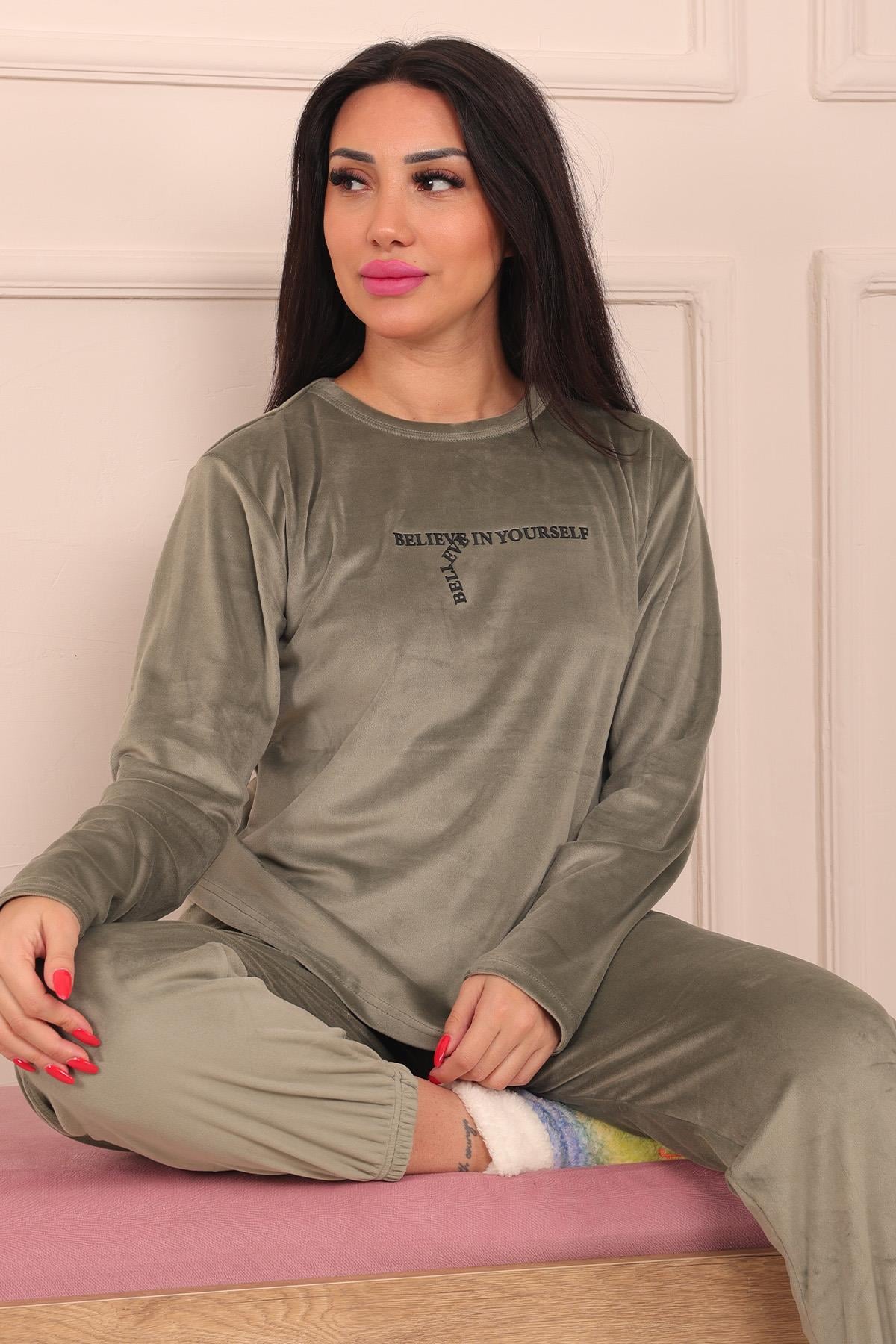 Kadın Sloganlı Uzun Kollu Paçası Manşetli Kadife Pijama Takımı
