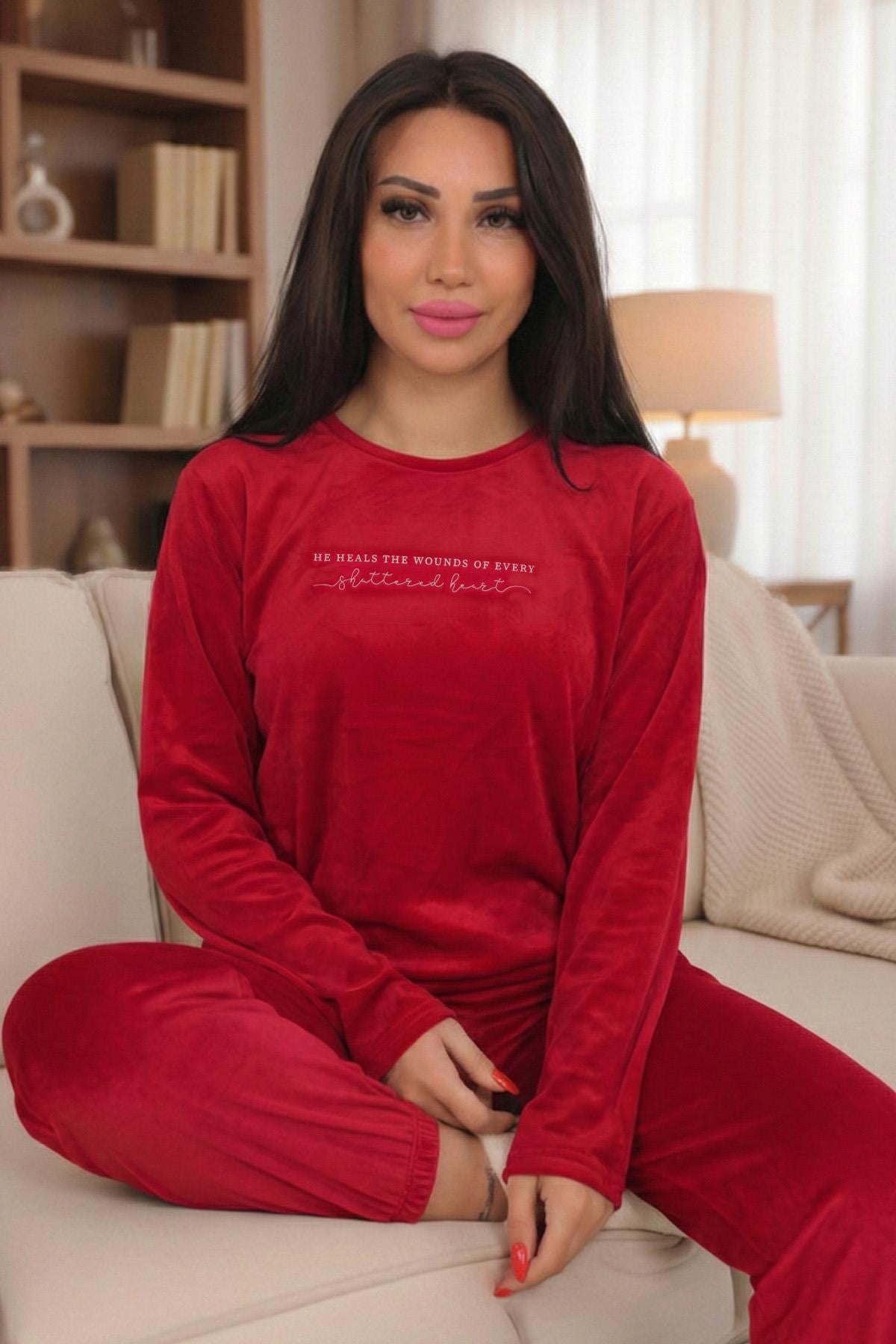 Kadın Sloganlı Uzun Kollu Paçası Manşetli Kadife Pijama Takımı