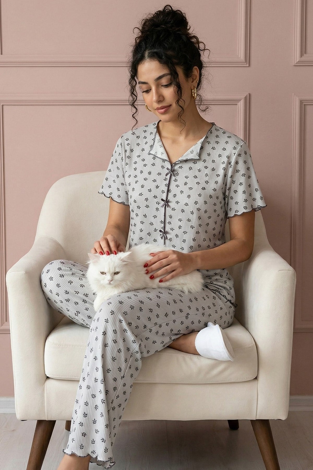 Kadın Yaprak Desenli Biyeli V Yaka Kısa Kol Altı Uzun Serin Tutan Viskon Kaşkorse Pijama Takımı