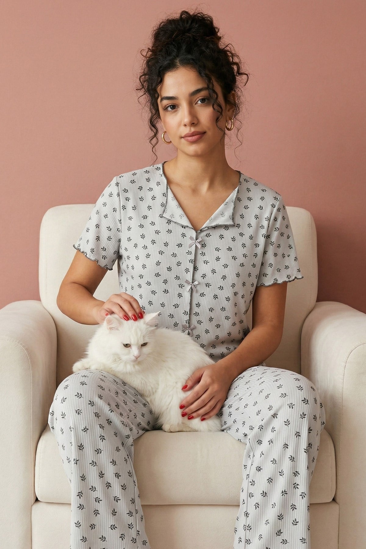Kadın Yaprak Desenli Biyeli V Yaka Kısa Kol Altı Uzun Serin Tutan Viskon Kaşkorse Pijama Takımı