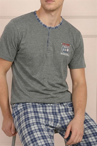 Erkek Göğsü Armalı Kısa Kol Altı Uzun ve Ekose Desenli  Pijama Takımı