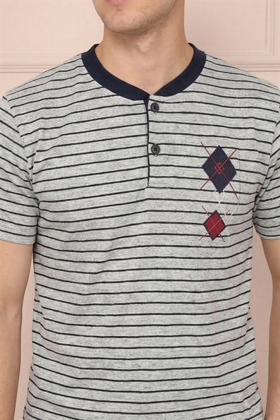 Erkek Göğsü Motif İşlemeli Üstü Fitilli Kısa Kol Altı Uzun Pijama Takımı