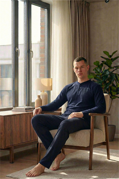 Erkek Yakası İki Düğmeli Uzun Kol Jakarlı Penye Pijama Takımı