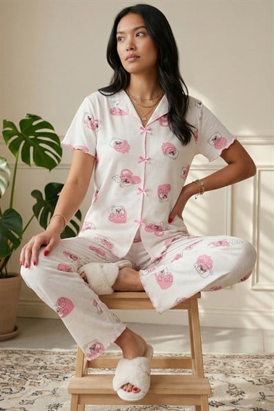 Kadın Ayıcık ve Çilek Desenli Biyeli V Yaka Kısa Kol Altı Uzun Kaşkorse Pijama Takımı