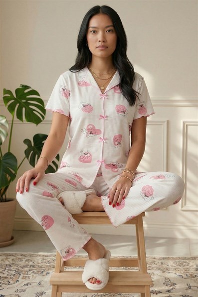 Kadın Ayıcık ve Çilek Desenli Biyeli V Yaka Kısa Kol Altı Uzun Kaşkorse Pijama Takımı