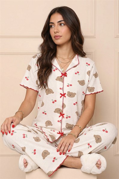 Kadın Ayıcık ve Kiraz Desenli Biyeli V Yaka Kısa Kol Altı Uzun Kaşkorse Pijama Takımı