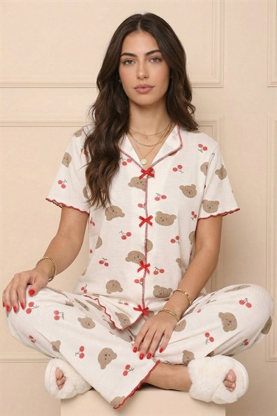 Kadın Ayıcık ve Kiraz Desenli Biyeli V Yaka Kısa Kol Altı Uzun Kaşkorse Pijama Takımı