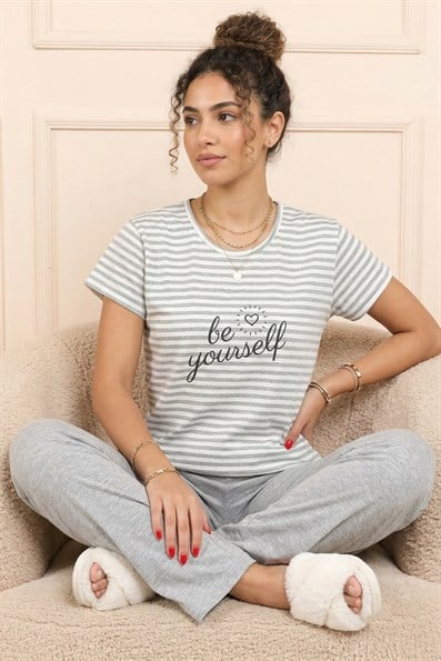Kadın Be Yourself Sloganlı ve Altı Desenli Penye Kısa Kollu Pijama Takımı