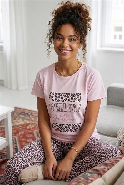 Kadın Believe SloganlıLeopar Desenli Kısa Kol Altı Uzun Penye Pijama Takımı Lila