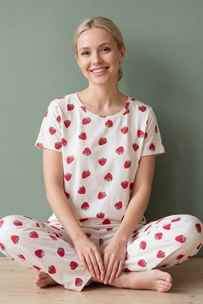 Kadın Çilek Desenli Bisiklet Yaka Kısa Kol Altı Uzun Penye Pijama Takımı