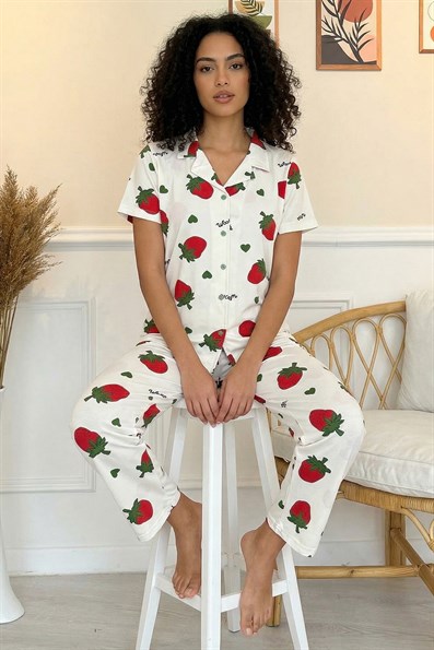Kadın Çilek ve Kalp Desenli Gömlek Yaka Kısa Kol Altı Uzun Serin Tutan Milan Kumaş Pijama Takımı