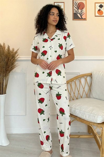 Kadın Çilek ve Kalp Desenli Gömlek Yaka Kısa Kol Altı Uzun Serin Tutan Milan Kumaş Pijama Takımı