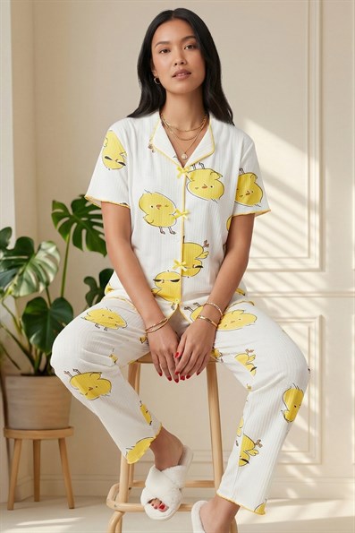Kadın Civciv Desenli Biyeli V Yaka Kısa Kol Altı Uzun Kaşkorse Pijama Takımı