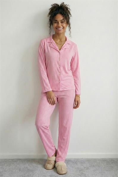 Kadın Dikey Çizgi Desenli Önü Düğmeli Uzun Kol Altı Uzun Milan Kumaş Pijama Takımı